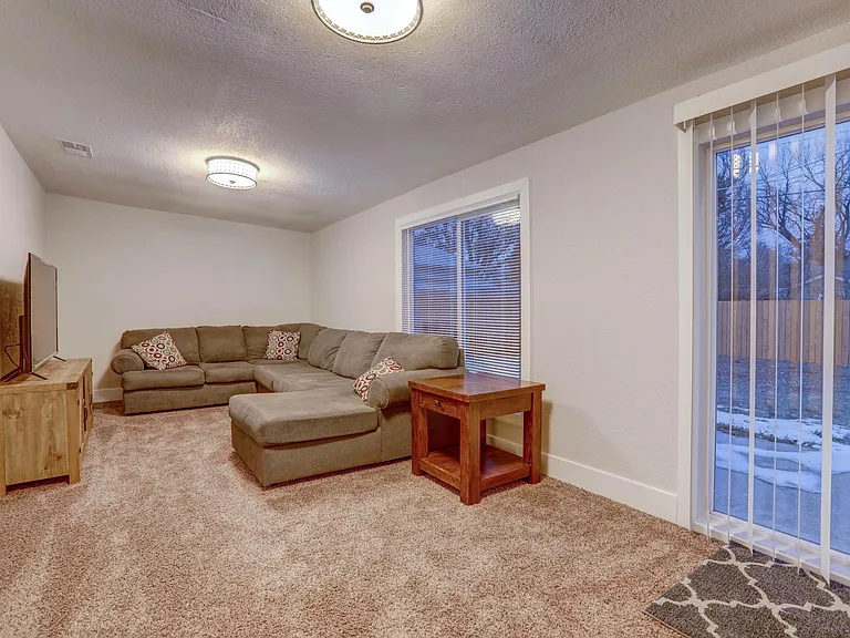1060 Worchester St — Photo 5