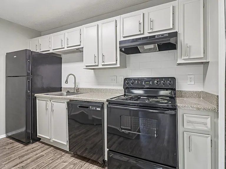 East Perimeter Pointe Apartments — Photo 23