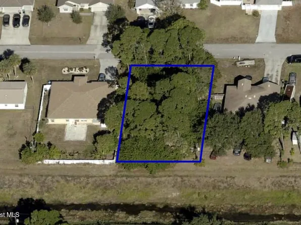 560 Bluefields St SE, Palm Bay, FL 32909