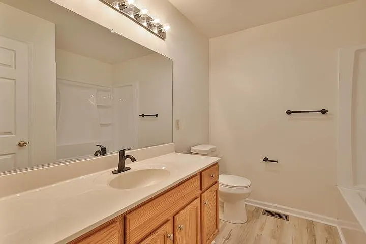 1509 Riegel St — Photo 8