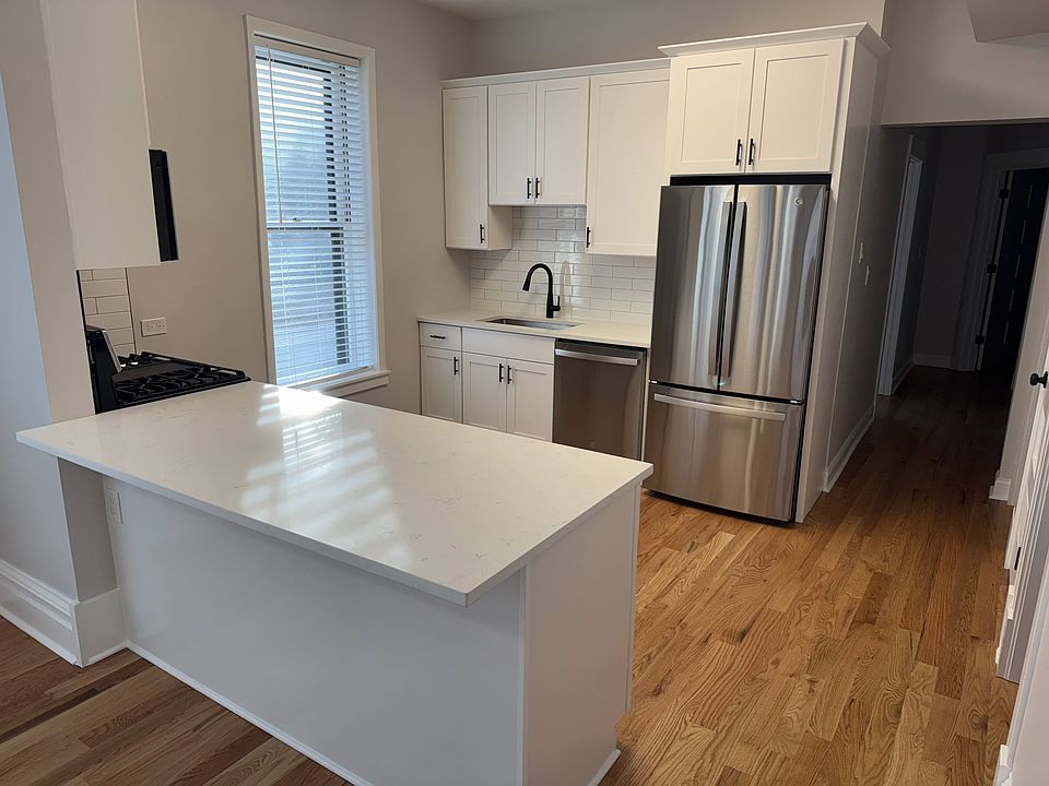Kitchen with Island Seating