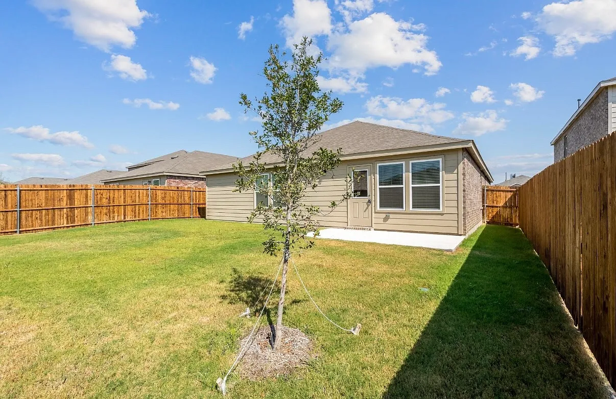 4 bed, 1941 sqft, $2,400 — Photo 4