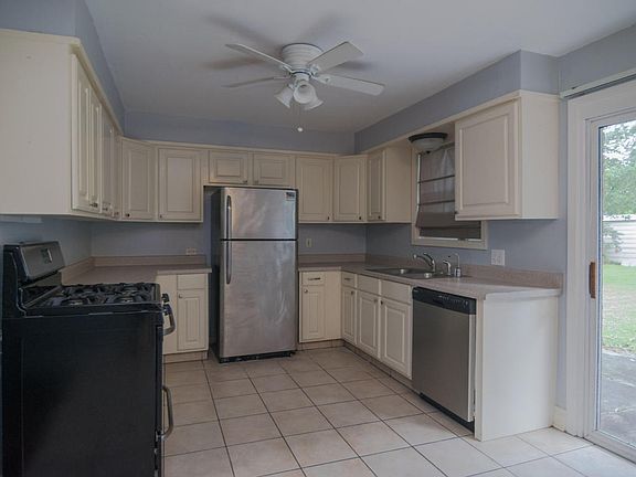 3rd image of 106 Jeffrey Dr