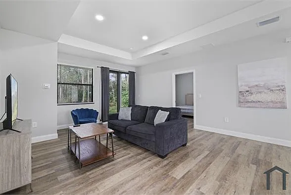 1911 Lorna Ave — Photo 5