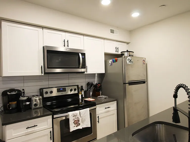 492 Roxborough Ave — Photo 30