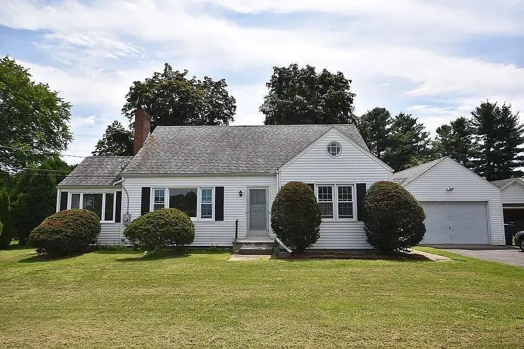 4 bed, 1617 sqft, $3,700 — Photo 1