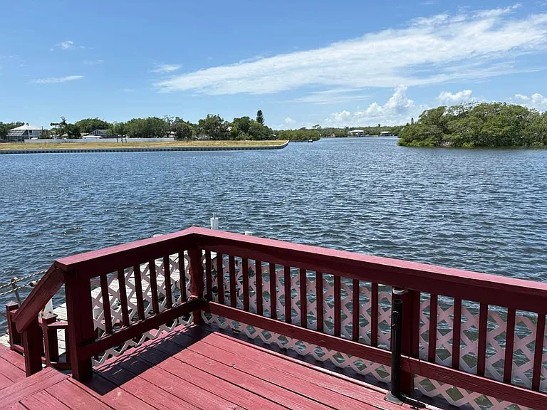 Neptune Dr — Photo 1