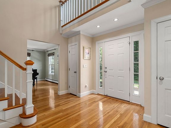 3rd image of 24 Russett Hill Rd