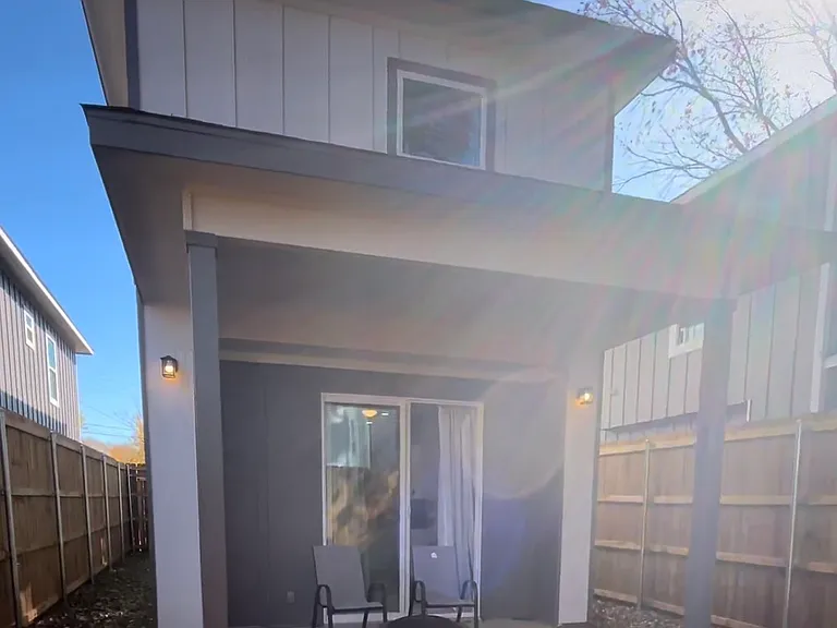 2323 Scott St — Photo 6
