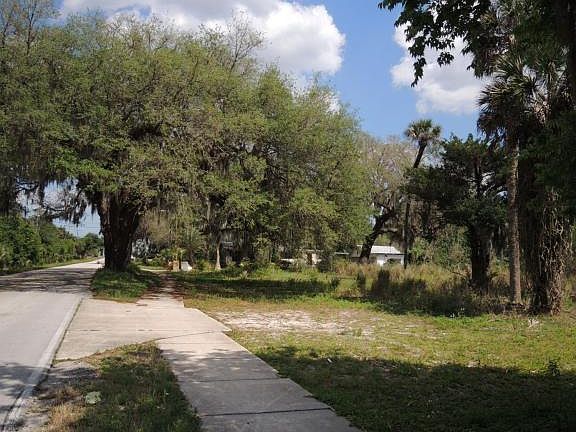 5th image of 1721 Lake Dr