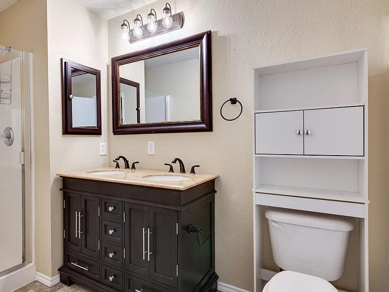 2124 Blanco Ln — Photo 22
