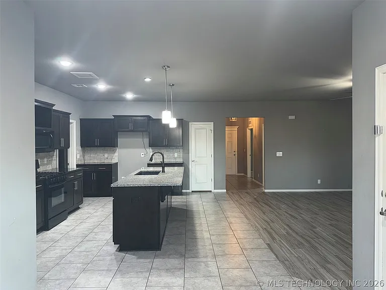 7413 S Hemlock Ave — Photo 34