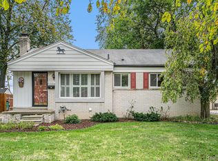 31927 Leelane Rd, Farmington, MI 48336