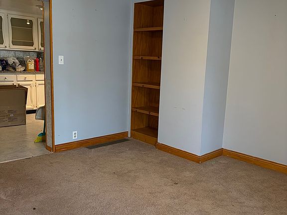 2nd image of 905 E North St