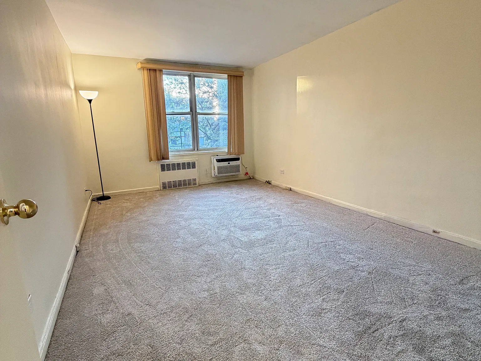 1 bed, 900 sqft, $2,000 — Photo 3