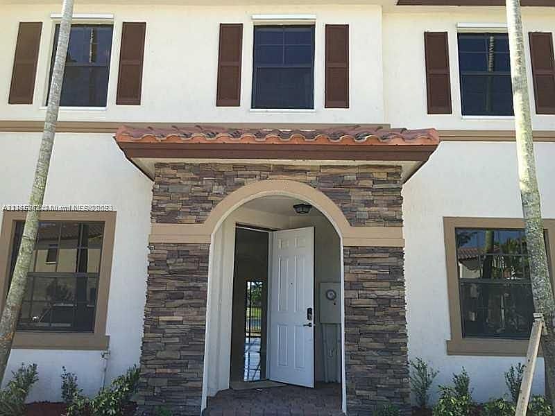 1st image of 528 SE 32nd Ave #528