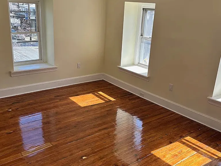 4742 Richmond St #2 — Photo 8