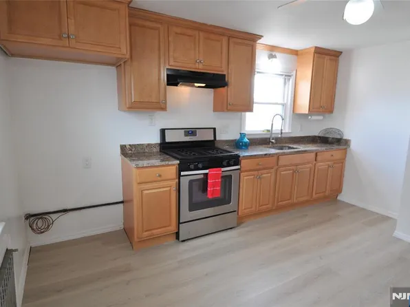 237 Martha Ave, Elmwood Park, NJ 07407