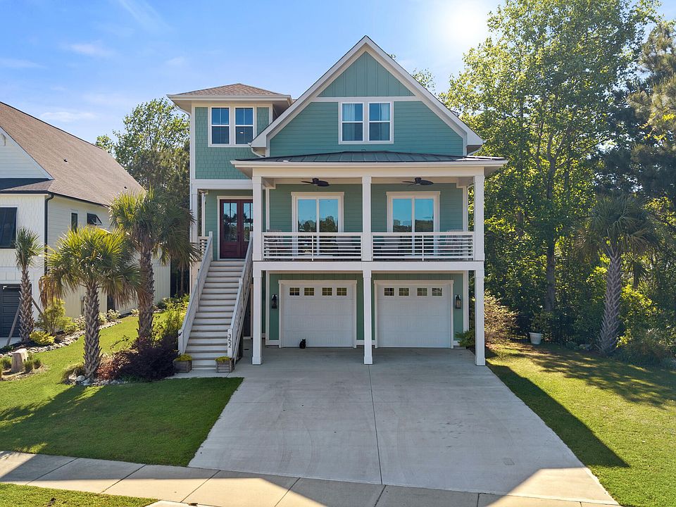 1st image of 352 Summerhouse Drive