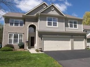 107 N Crooked Lake Ln, Lindenhurst, IL