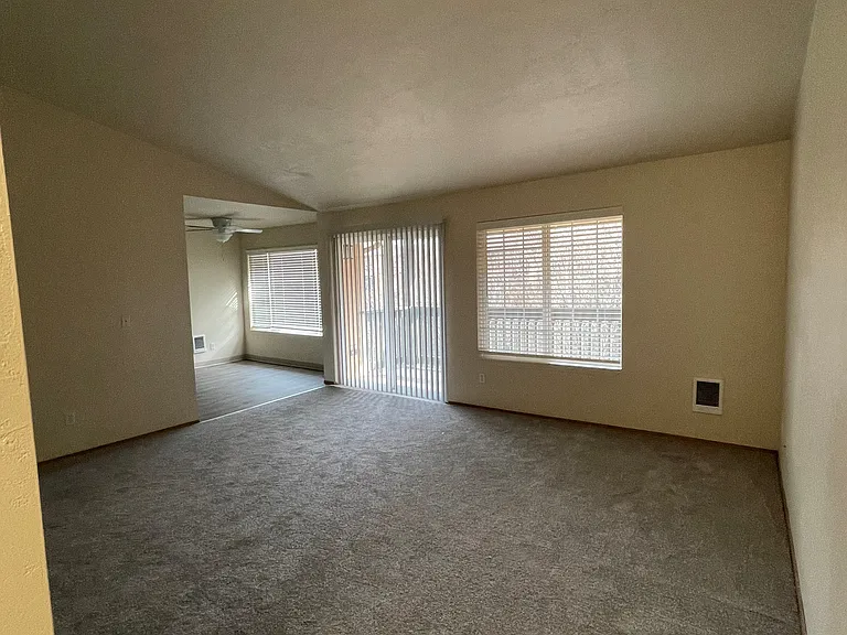 Oak Tree Apartments — Photo 63