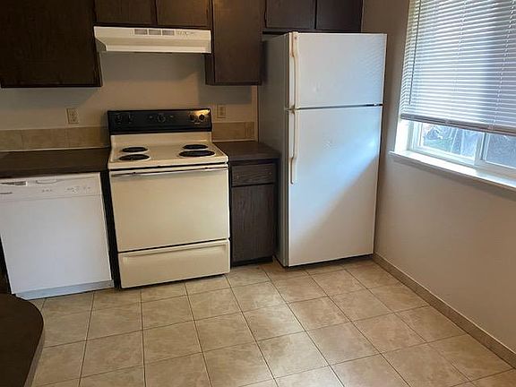 4th image of 4822 N Lee St Unit 2