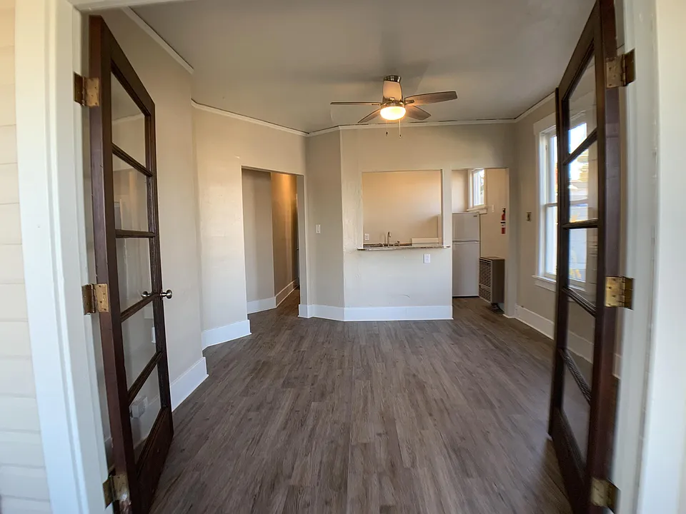 646 Washington Ave #2