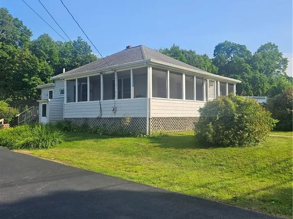 402 Fairview Ave, Coventry, RI 02816