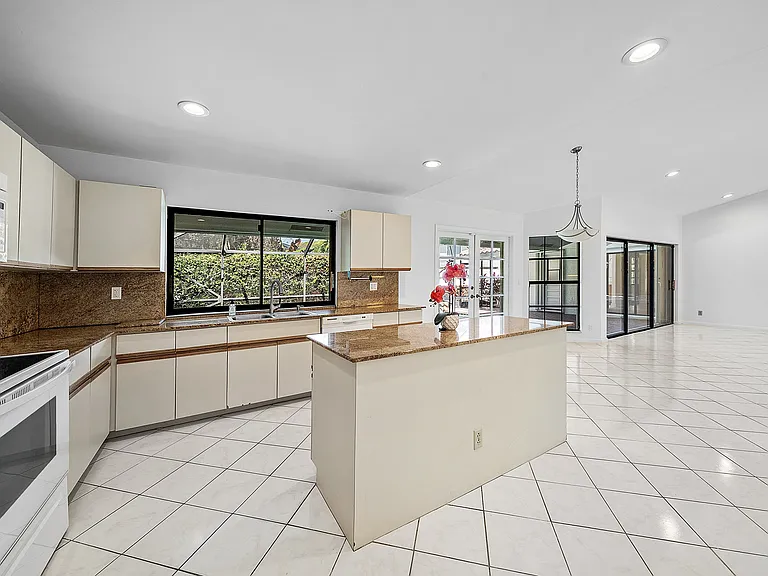 6005 Buena Vista Ct — Photo 24