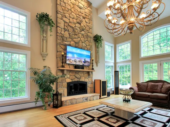 108 Oak Haven Rd, Franklin Lakes, NJ 07417