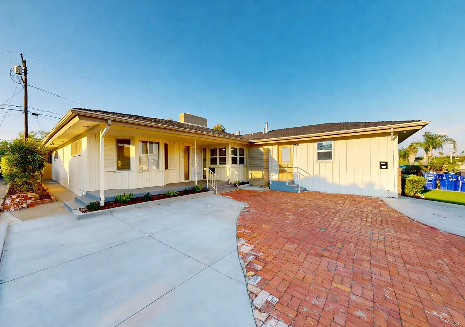 Large 7 Bedroom house on Dorothy - Steps off Campus!! — Photo 1