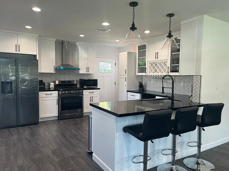 17055 Gault St — Photo 11