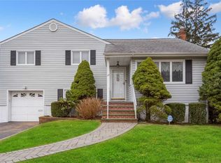 35 Avalon Rd, Garden City, NY 11530