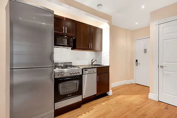 Rented by Cooper & Cooper Real Estate | media 11