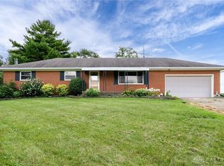 1616 Crest Dr, Springfield, OH 45502