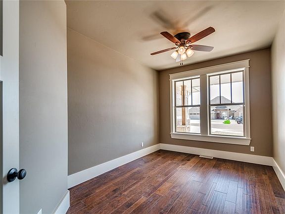 5th image of 3107 Venice Ct
