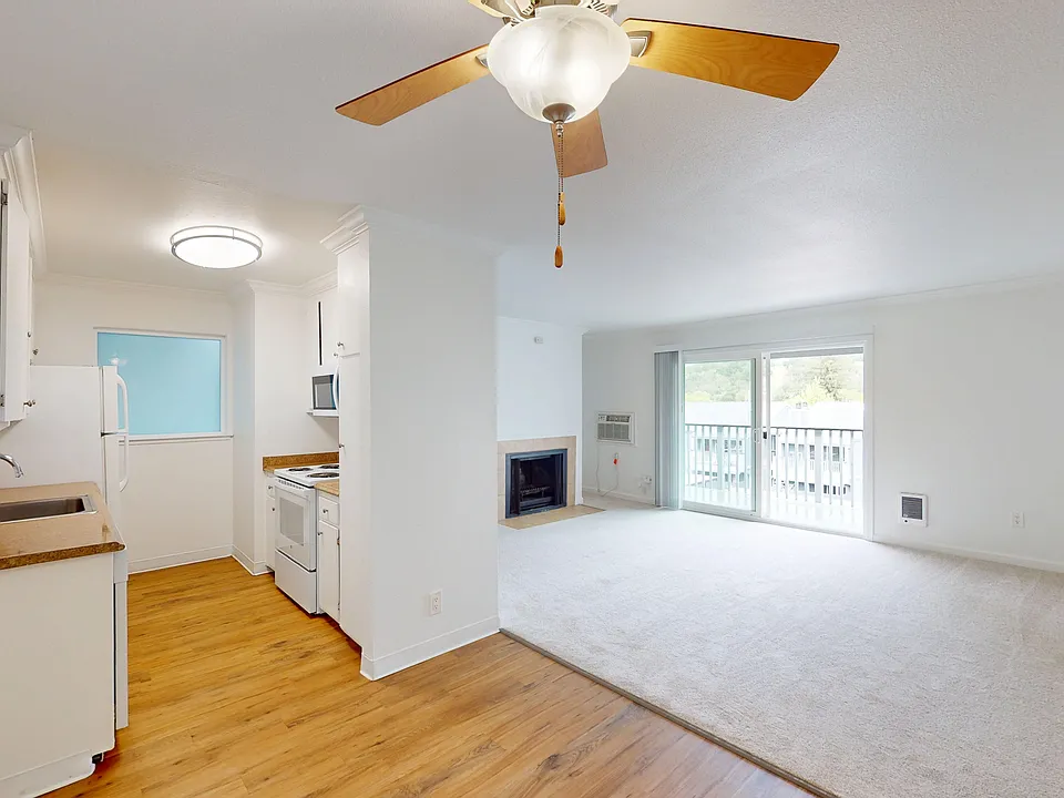 521 Alameda Del Prado #325