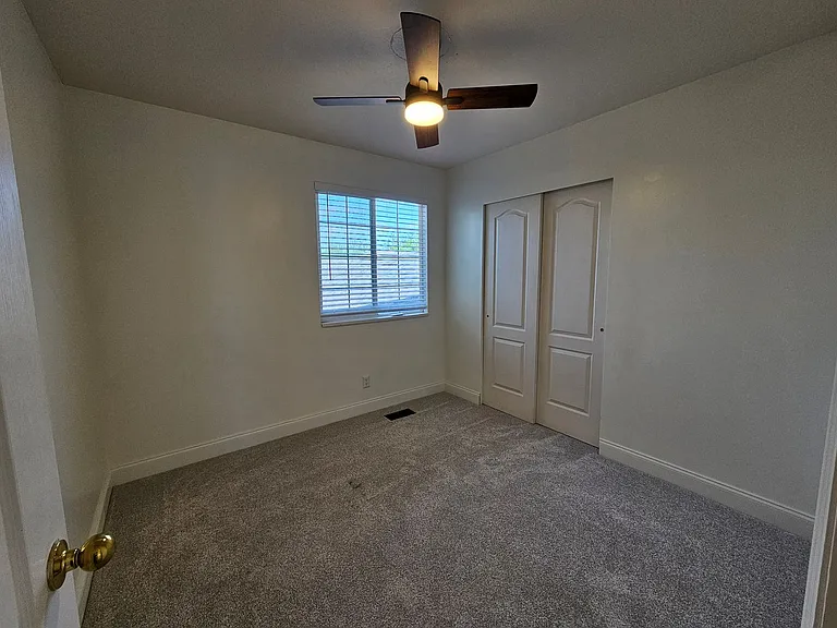 4698 Colander Dr — Photo 37