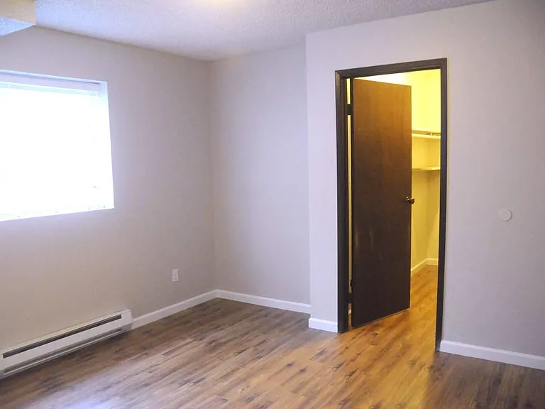 4320 Evanston Ave N — Photo 10