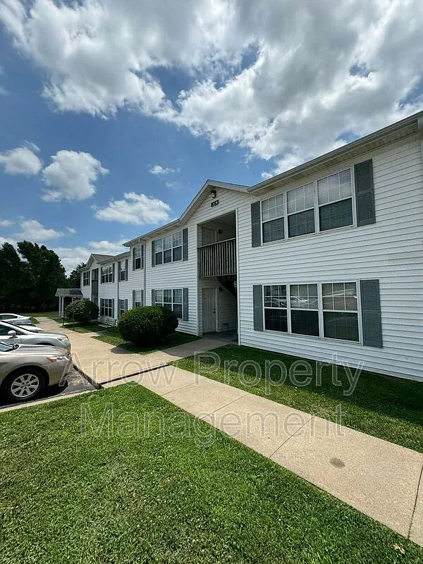 3 bed, 1.5 bath, $1,025 — Photo 1