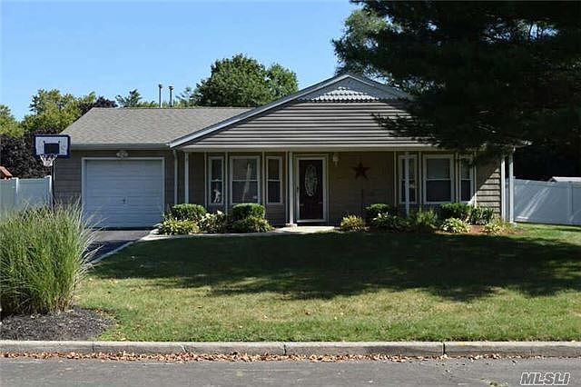 1st image of 11 Grand Canyon Ln