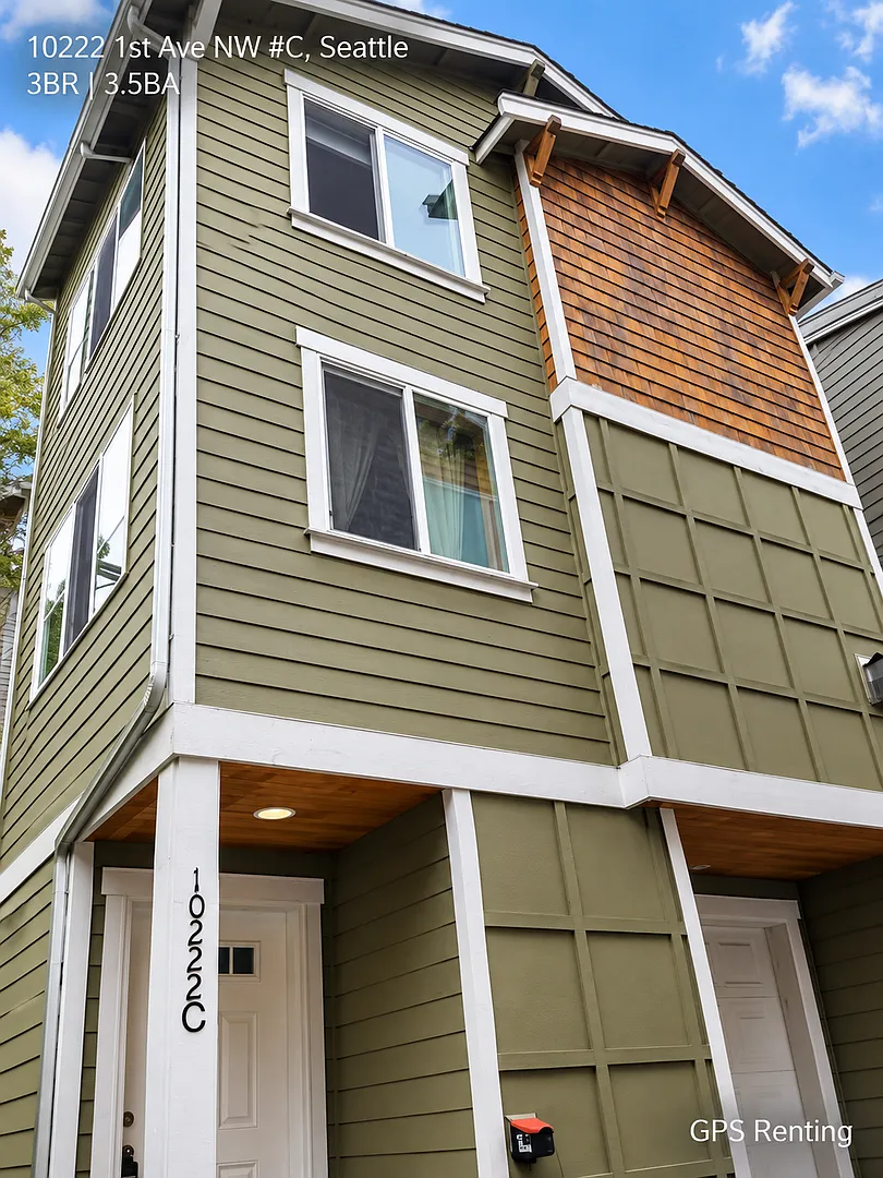 Traditional 3 Bedroom Townhome in Greenwood! — Photo 1