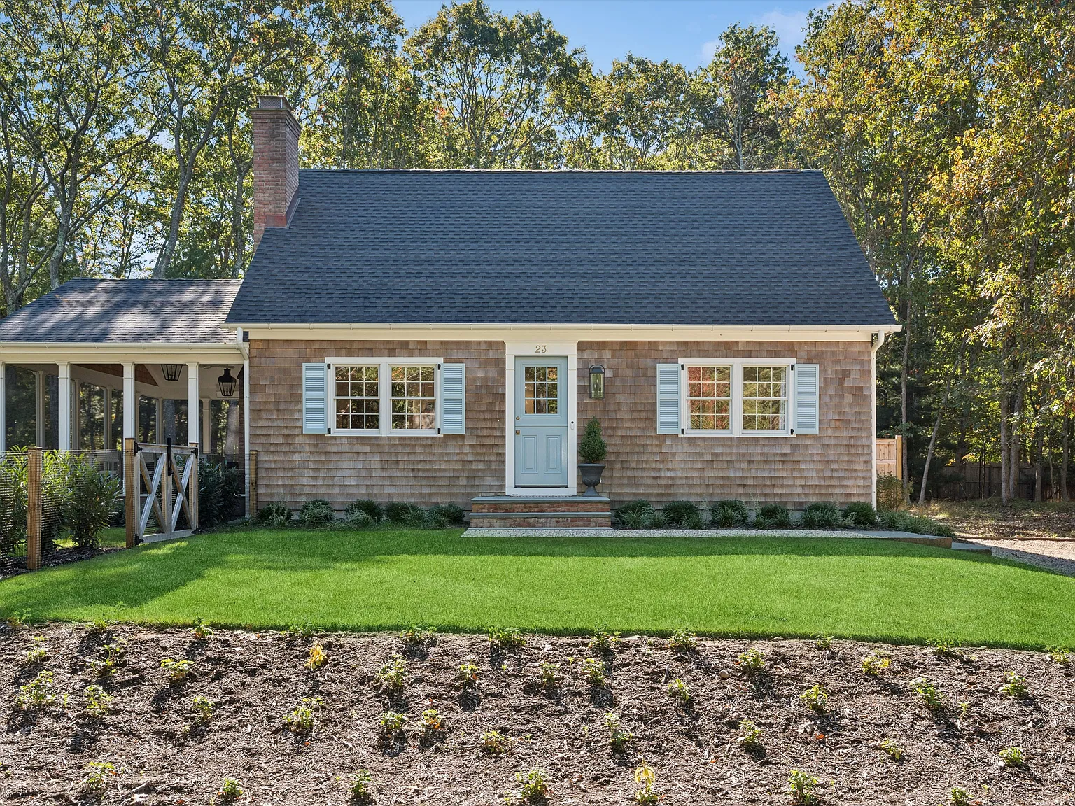 Newly Renovated Charmer in East Hampton — Photo 1
