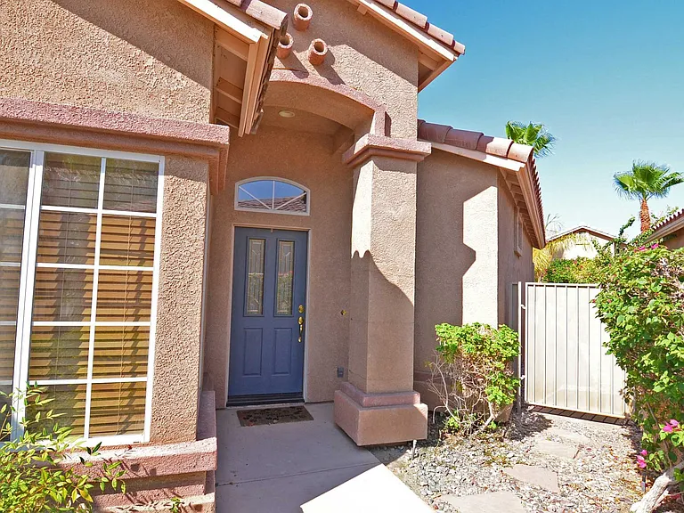 45555 Banff Springs St — Photo 3
