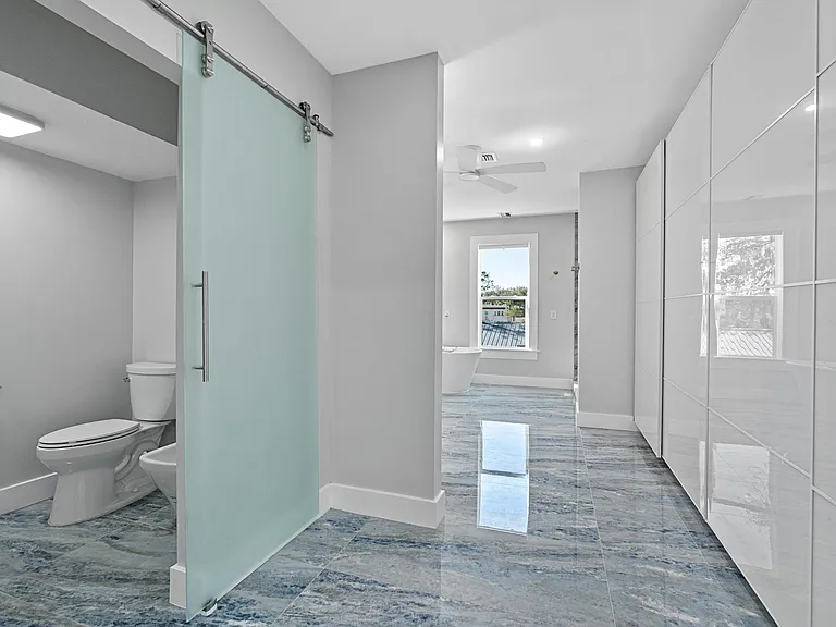 348 Charlotte St — Photo 18