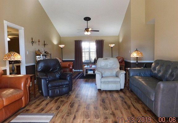 3rd image of 720 SW Sweetbreeze Dr