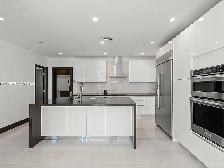519 Alhambra Cir — Photo 31