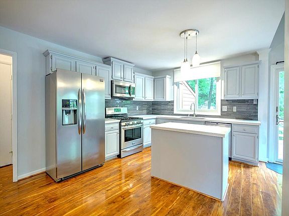 5th image of 2225 Rockwater Ter