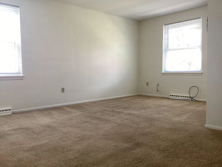 Euclid Terrace Apartments — Photo 9