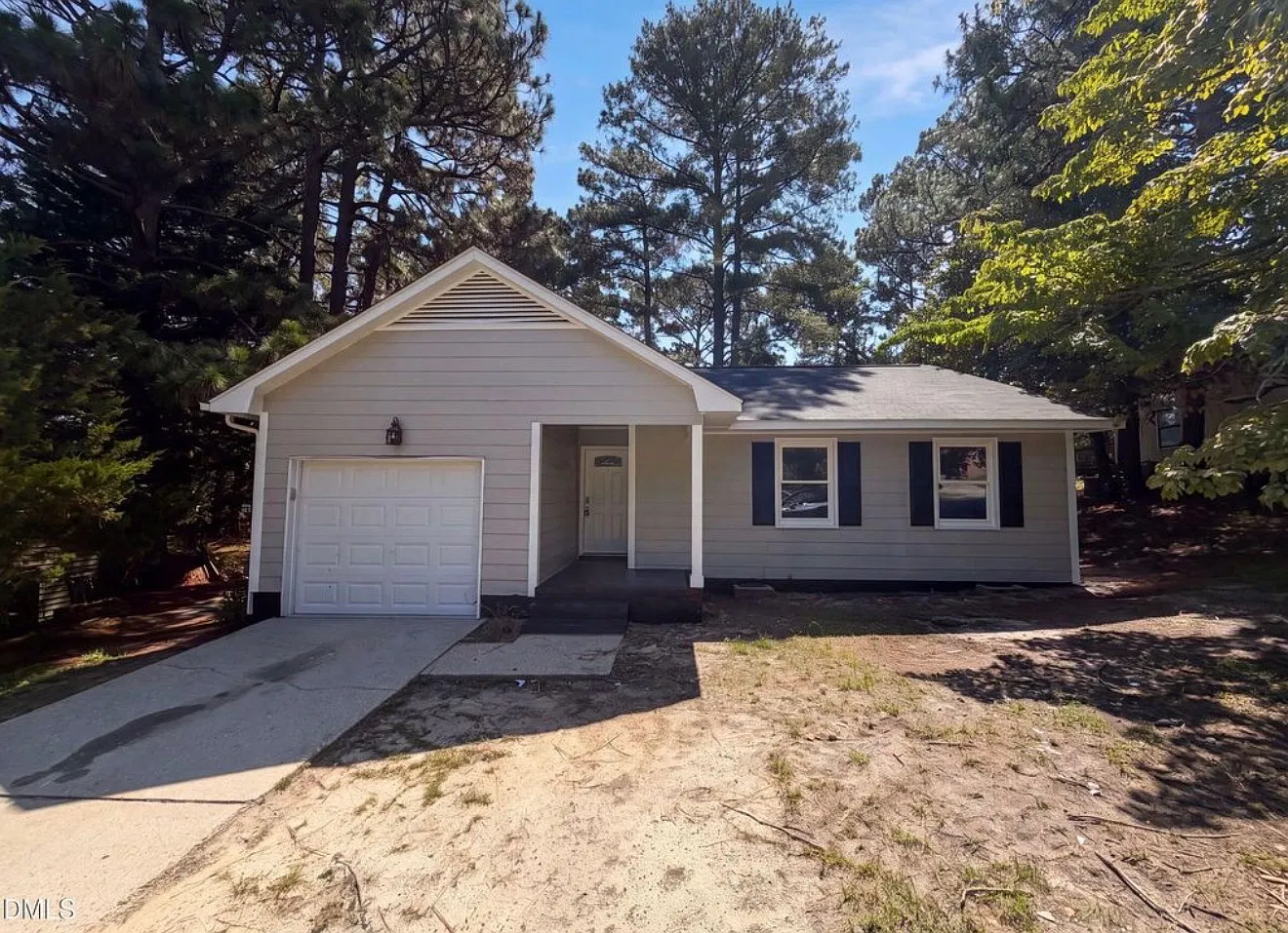 3 bed, 935 sqft, $1,200 — Photo 1